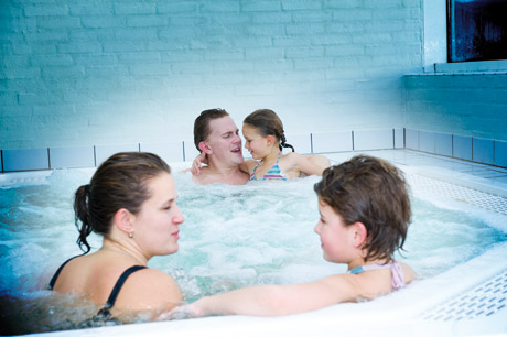 Nyd f�llesskabet i spa-badet