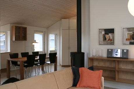 Lyst feriehus-stue p� Landal � ryd op f�r afrejse, mens Landal st�r for slutreng�ring